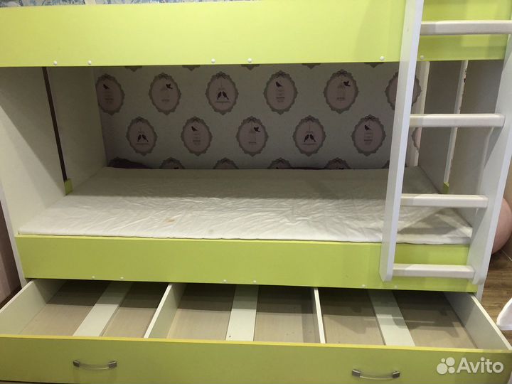 2-х ярусная кровать, стол, полка (матрац)
