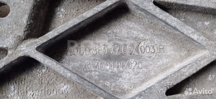 Кронштейн крепления бампера переднего правый