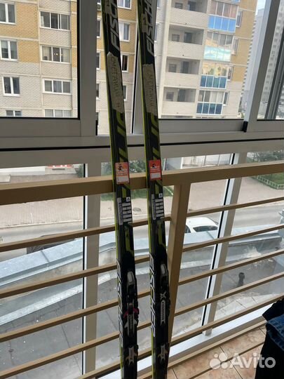 Лыжи беговые fisher коньковые, палки лыжные yoko