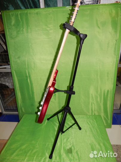 Стойка для всех форм гитар