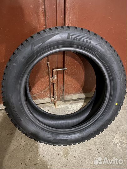 Pirelli Ice Zero 2 215/55 R17