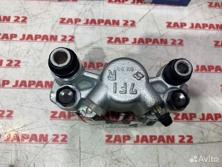 Суппорт задний правый Toyota Rav4 ACA21