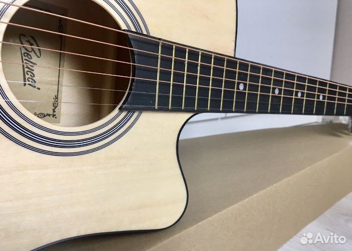 Акустическая гитара