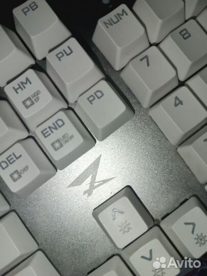 Механическая клавиатура белая 100