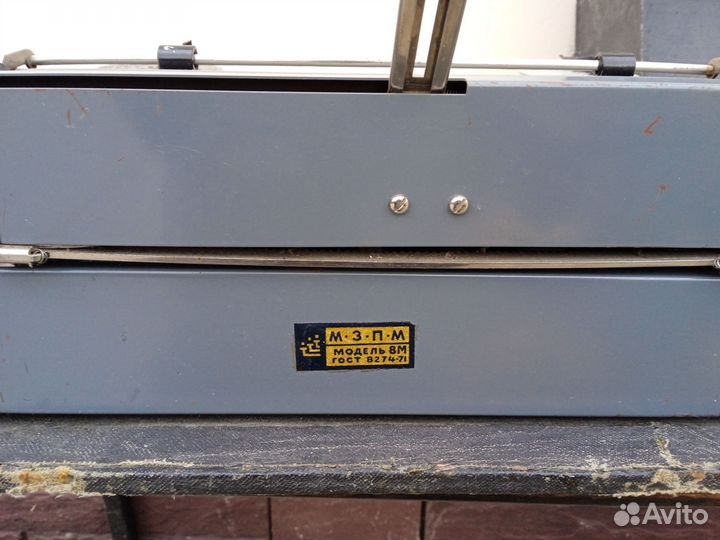 Портативная печатная пишущая машинка