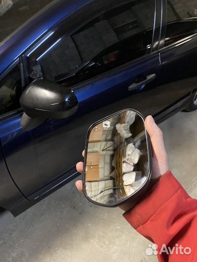 Левый зеркальный элемент на Honda Civic 8 4D