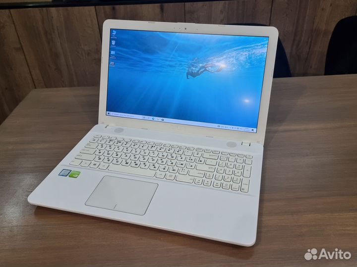 Asus тонкий белоснежный ноутбук