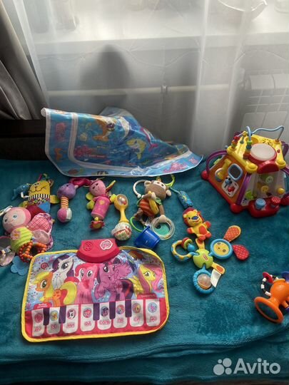 Развиваюшие игрушки,погремушки
