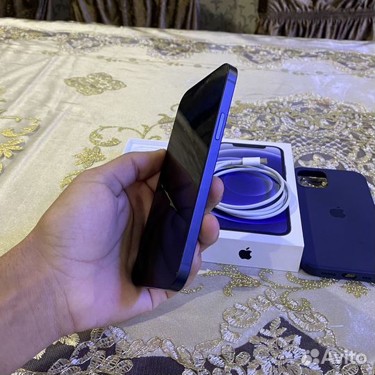 iPhone 12, 64 ГБ