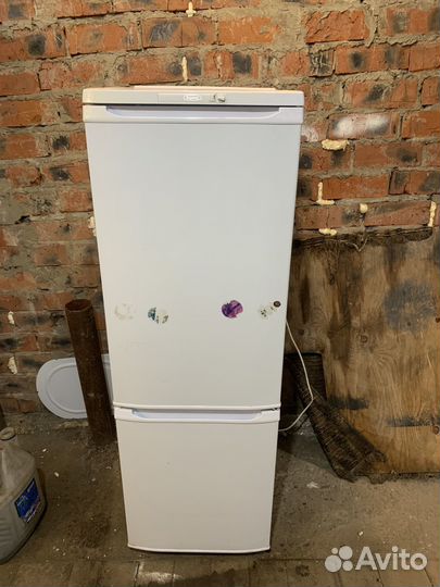 Холодильник бирюса 150см