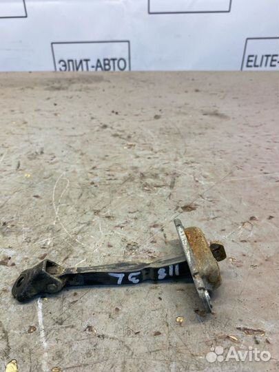 Ограничитель двери задний левый Kia Rio 3 1.4 2016