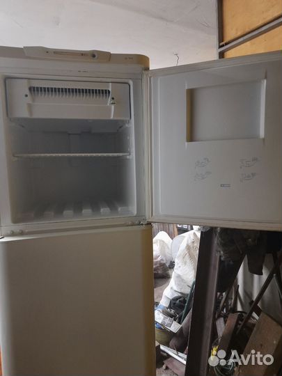 Холодильник бу индезит