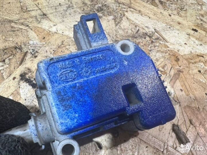 Актуатор лючка бензобака Skoda Octavia Tour 1.6