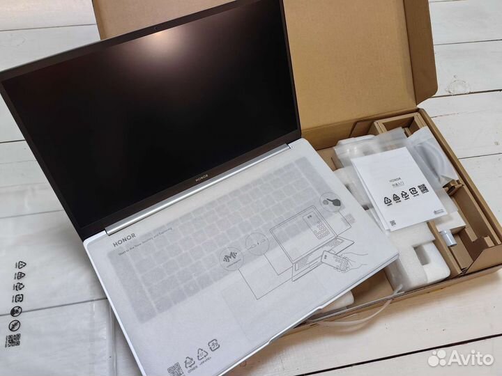 Honor 16 144hz 512/16 Ryzen 5600H