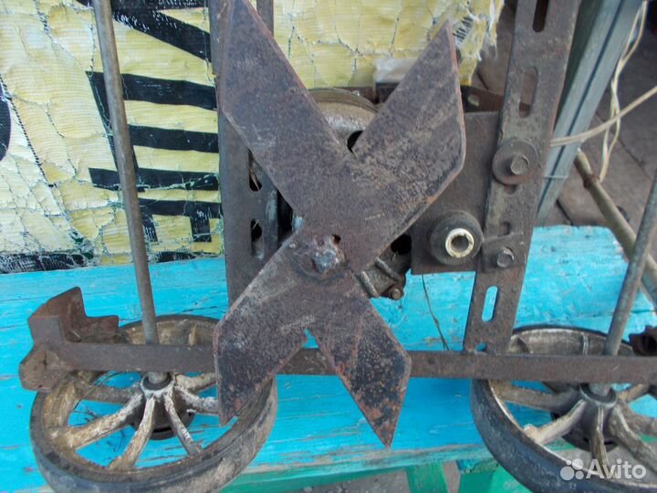 Газонокосилка электрическая