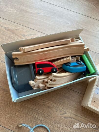 Игрушки икеа железная дорога и бусы