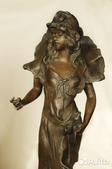 Скульптуры девушек Par Antoni