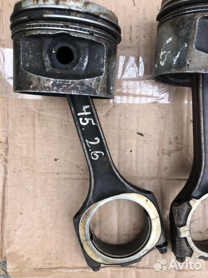Шатуны поршня на AUDi A100 А6 В 45 кузове 2.6лит