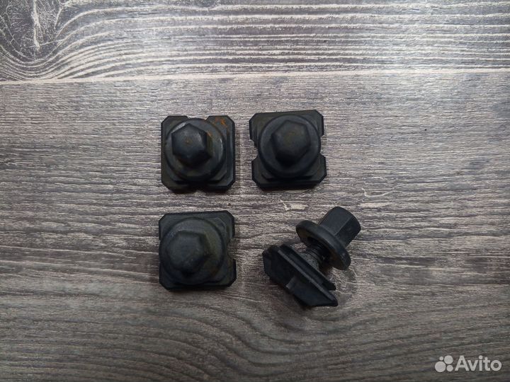 Крепления молдинга Ауди 100 с3