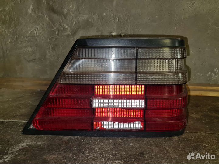 Задние фонари Mercedes-Benz w124 200E 1990