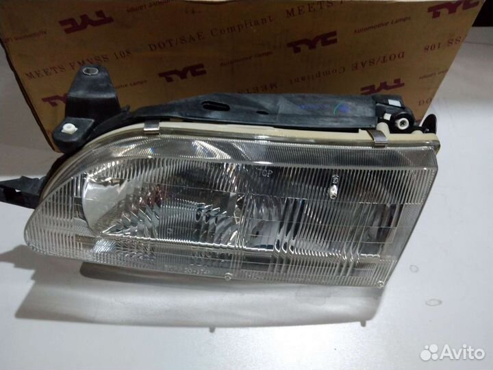 Фара передняя правая toyota Corolla