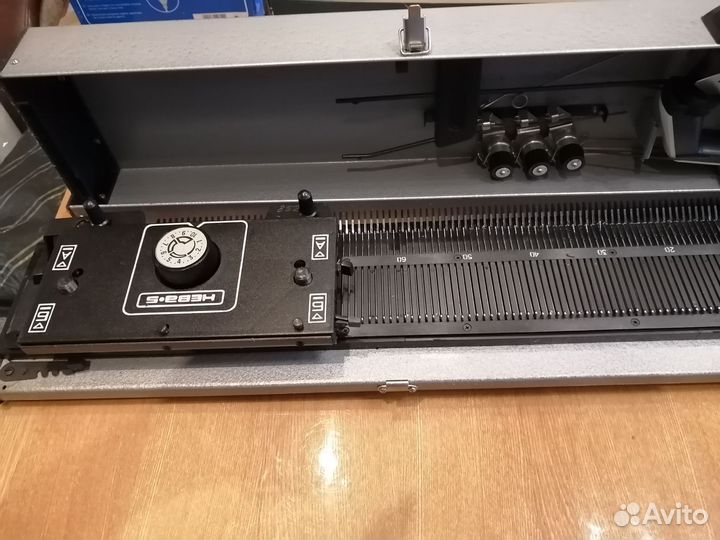 Вязальная машинка нева 5