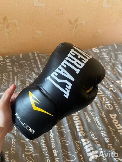 Боксерские перчатки everlast 10 oz