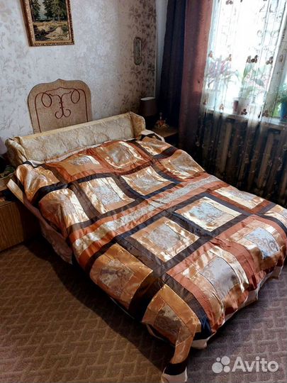 Пледы и подушки