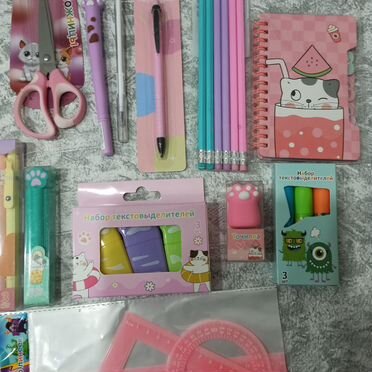 Блокноты ручки фломастеры карандаши в школу