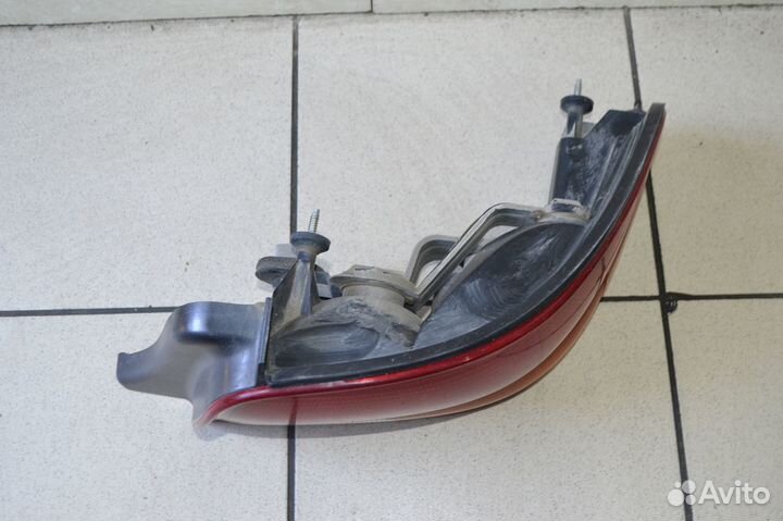 Фонарь задний правый Dodge Stratus 1