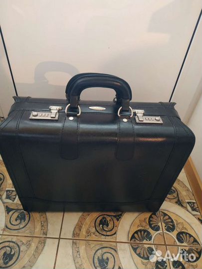 Дипломат кожаный черный pierre cardin