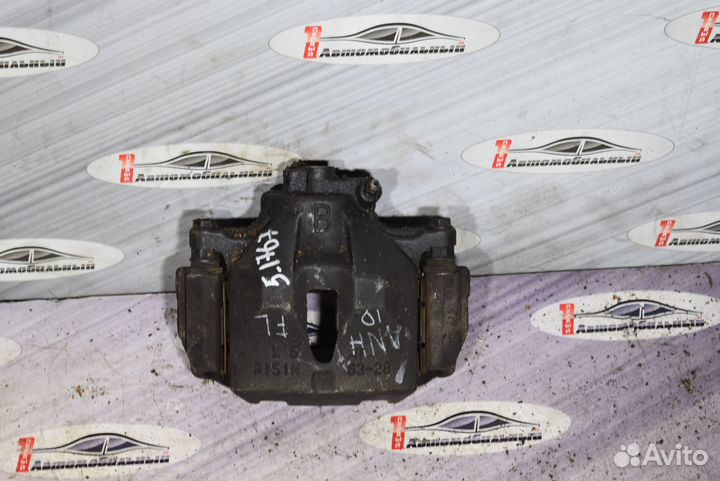 Суппорт перед лево c Toyota Mark X Zio ANA10 2AZ-F