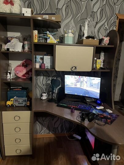 Компьютерный стол