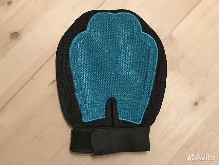 Рукавица Purina для вычёсывания шерсти