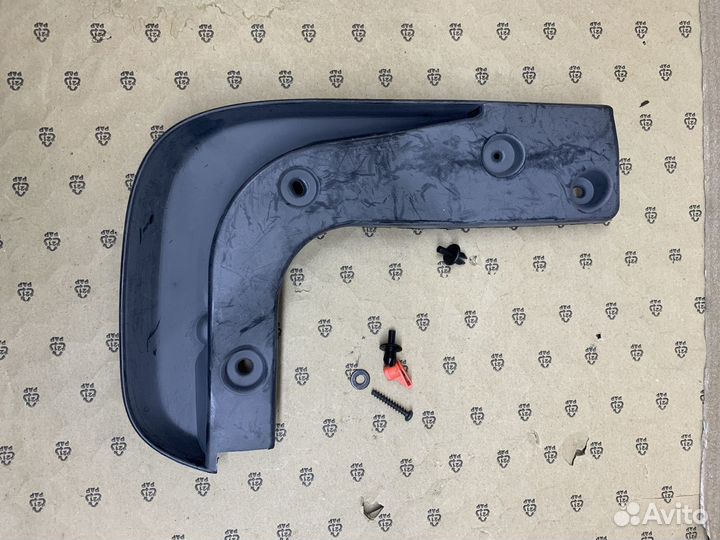 Брызговик RH перед. оригинал Opel Astra J 4/5 door