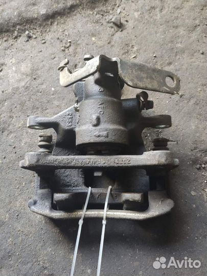 Суппорт тормозной задний левый 14- Форд Транзит