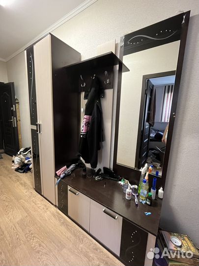 Стенка в прихожую