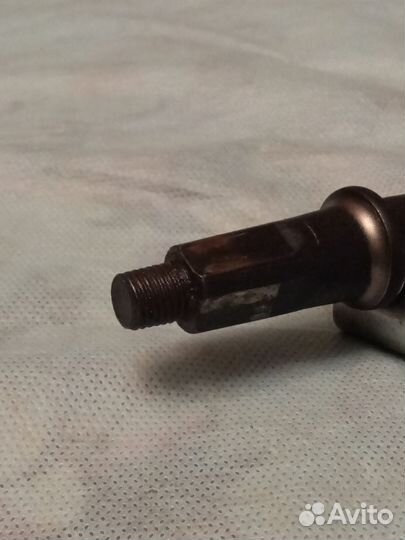 Ось для велосипеда в каретку