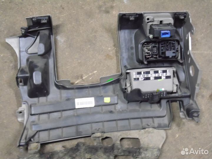 Накладка торпедо нижняя Рено Сценик 2