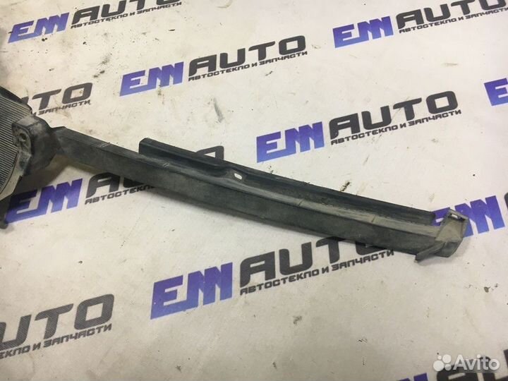 Кронштейн решетки радиатора Мазда CX-7