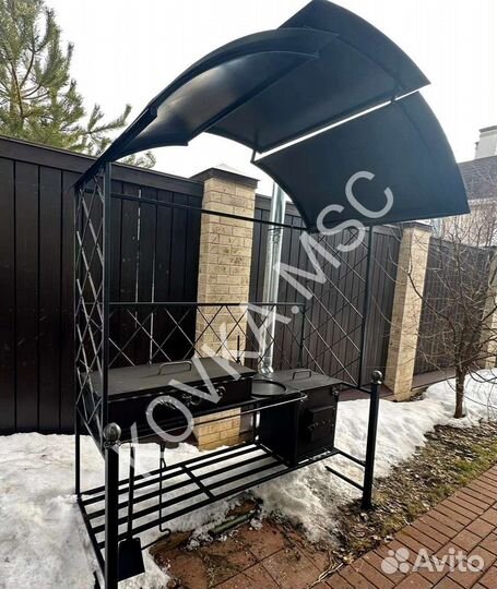 Мангал с крышей