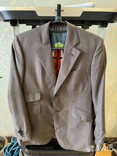 Шерстяной пиджак с рабочими пуговицами на рукавах