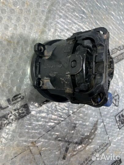 Противотуманная фара передняя левая Toyota Avensis