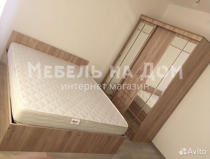 Кровать с матрасом