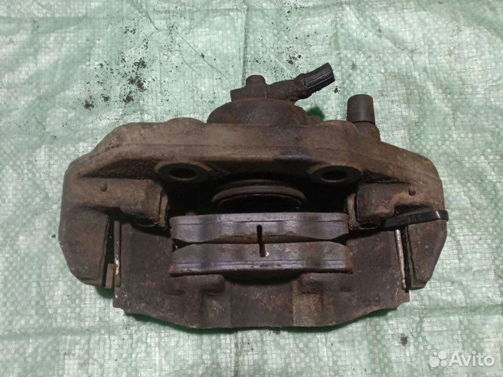 Суппорт передний правый Opel Vectra A