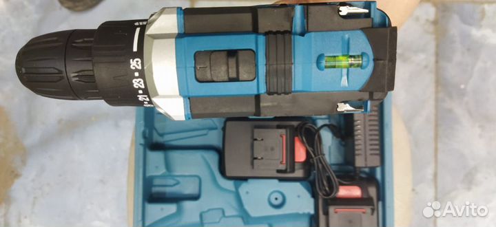 Шуруповерт makita 18v новый