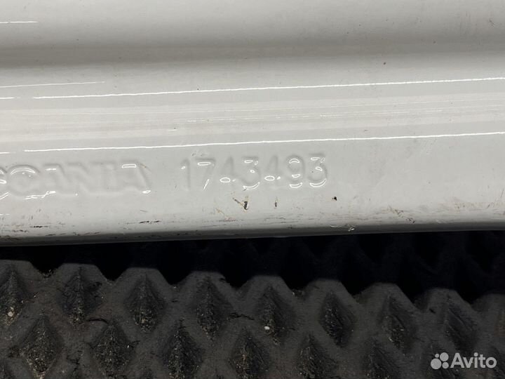 1743493 Кронштейн крыла левый Scania 5-series