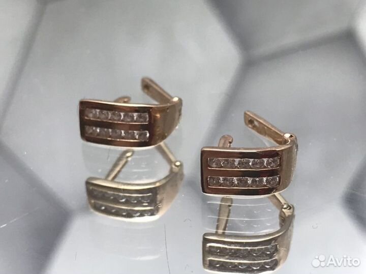 Золотые серьги 585 пробы, массой 1,8 грамма