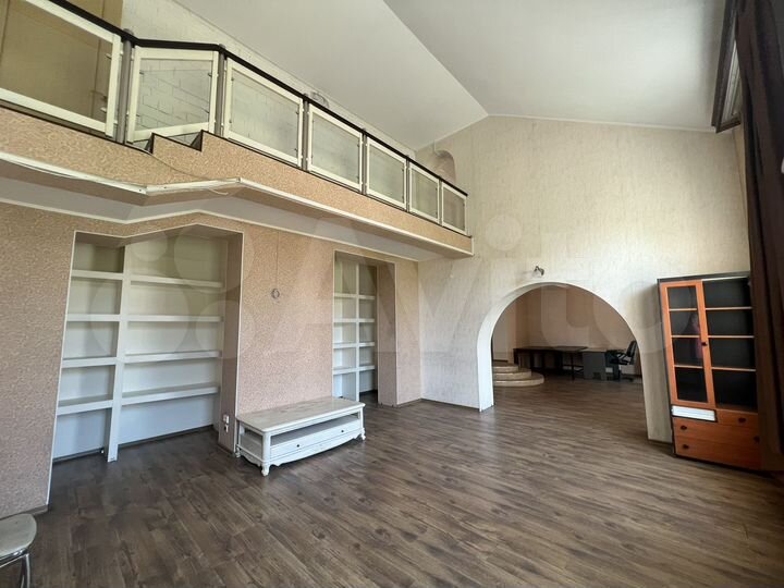 Коттедж 842,2 м² на участке 15 сот.