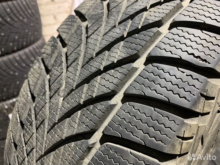Goodyear UltraGrip Ice 2 235/55 R18 104T